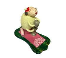 Schaf "Yogi" auf Yogamatte - 080/034/31