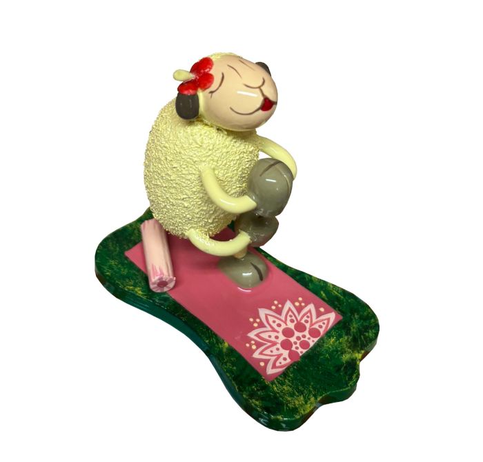 Schaf "Yogi" auf Yogamatte - 080/034/31